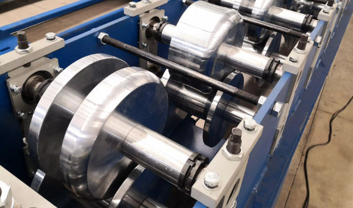 機械長い耐用年数を形作るKのタイプ雨どいロールに金属をかぶせて下さい