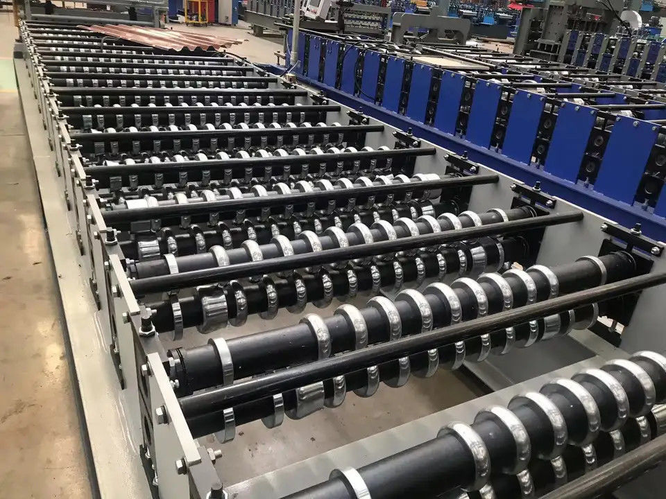 ISOは機械を作る機械波形鉄板を形作る波形の屋根シート ロールを自動化した