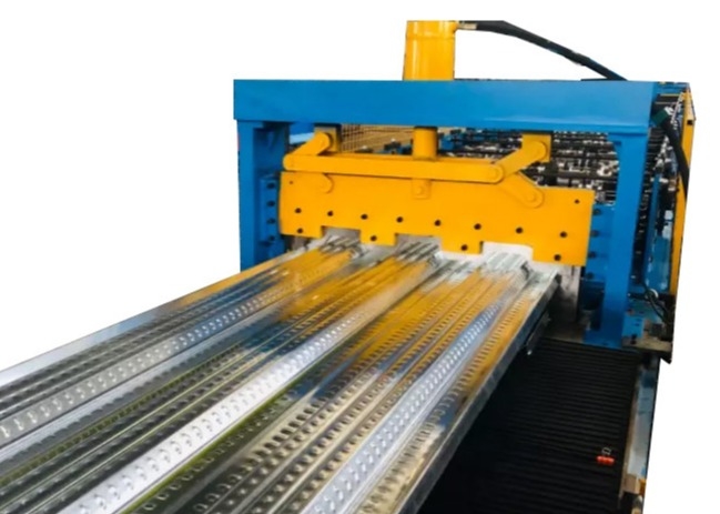 円滑な生産のために45#鋼ロールを持つPLC制御床デッキロール形成機械