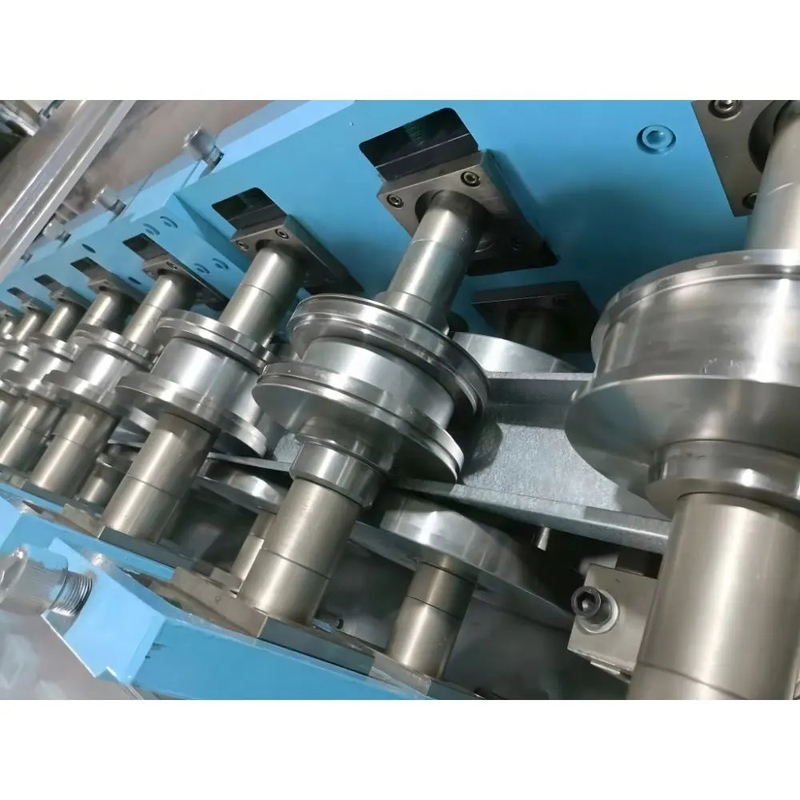 0.8-1.6mm 多種サイズ C89 C140 C200 軽鋼枠機 プレファブハウスのための軽量サイズのロール形成機