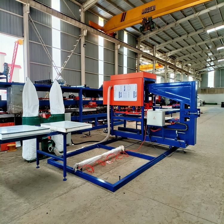 鉄鋼EPS / ロックウールサンドイッチパネル 製造 壁 / 屋根 ロール 形成 機械 板タイル 製造 と 30T の総重量