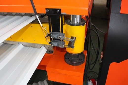 金属の鋼鉄屋根のための機械を形作るPlc制御0.3mm二重層ロール