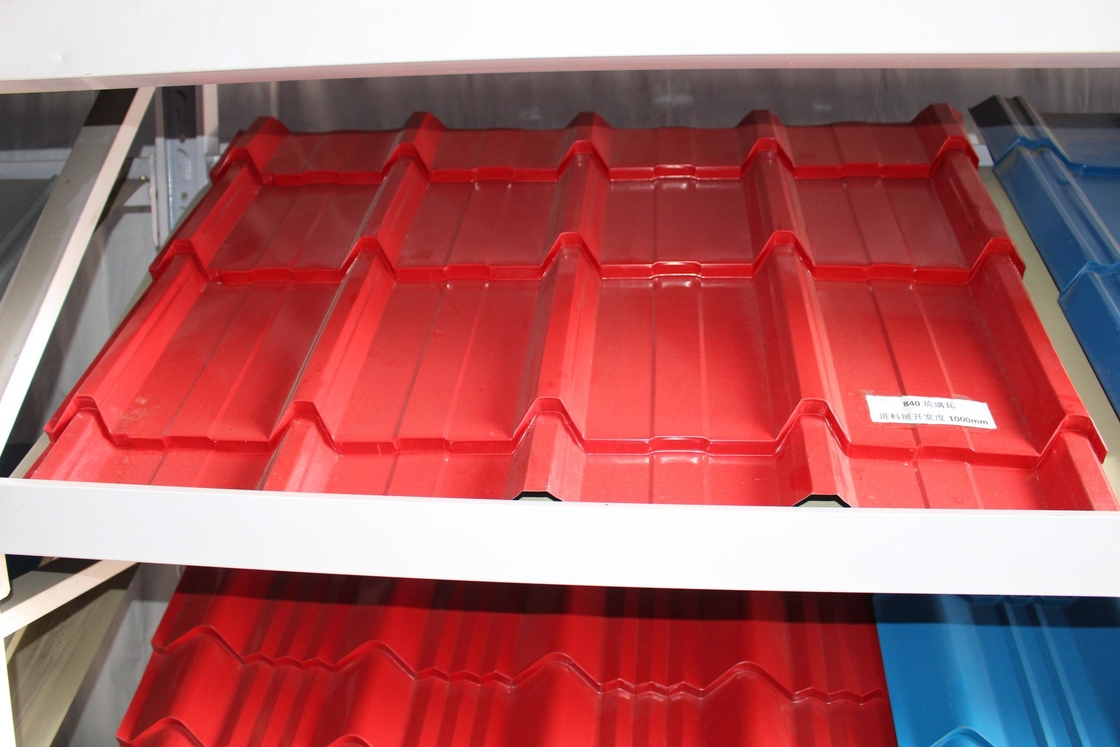 Ppgiはフル オート0.3mmの金属の屋根ふきのシート成形機械を波形を付けた