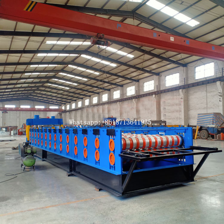 効率的な生産のためのPLC制御2.5T波紋屋根シートロール形成機械