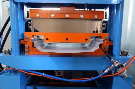 機械継ぎ目のLok Plcを形作る修理されたタイプ0.4mmの屋根のパネル ロールは制御した