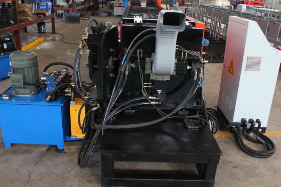 機械適した材料の厚さ0.4-0.8mmを形作る3phases雨水のDownspoutロール