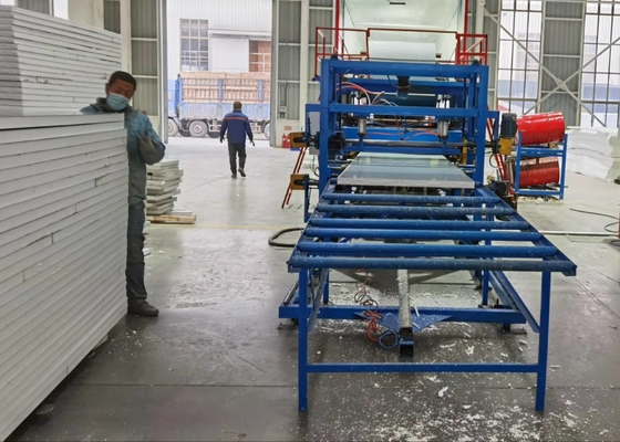 32kw メインモーターパワー EPSサンドウィッチパネル形成機 3-6m/Min 速度