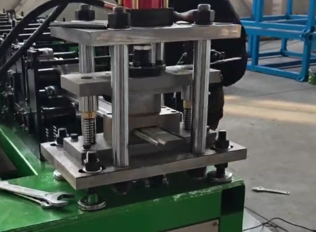 金属ローラーアップドア製造機械ローラーシャッタードアスチールスラットローラーロール成形機