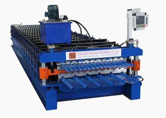 色の機械を形作る上塗を施してあるデルタ4m/Minの屋根瓦ロール