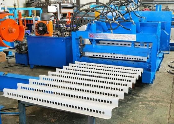 機械を形作る緩衝衝突回避10mmのハイウェーのガードレール ロール