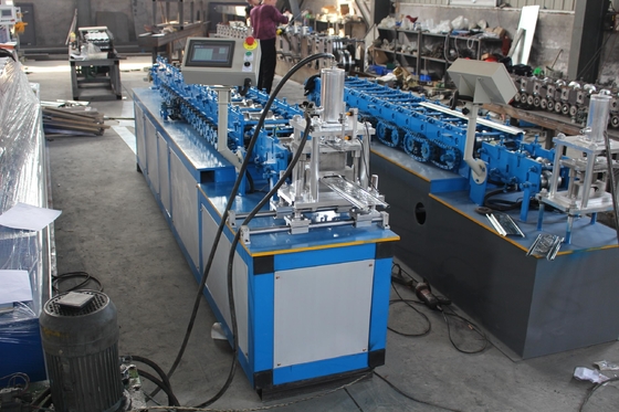 1mmの機械を形作る鋼鉄電流を通されたデルタのローラー シャッター ドア ロール